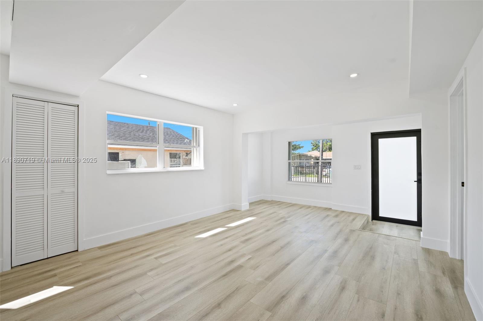 LIBERTY CITY - Residential