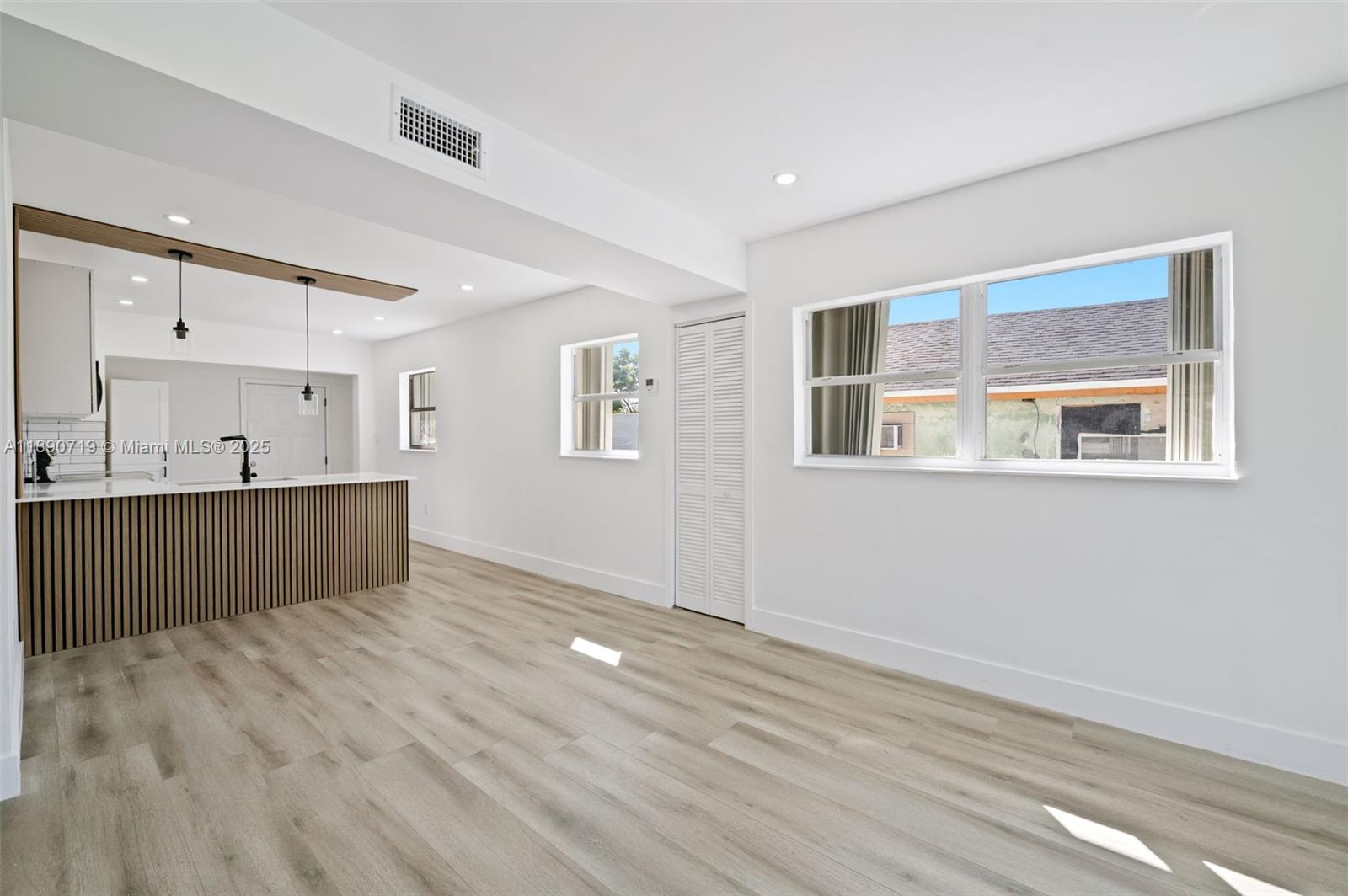 LIBERTY CITY - Residential