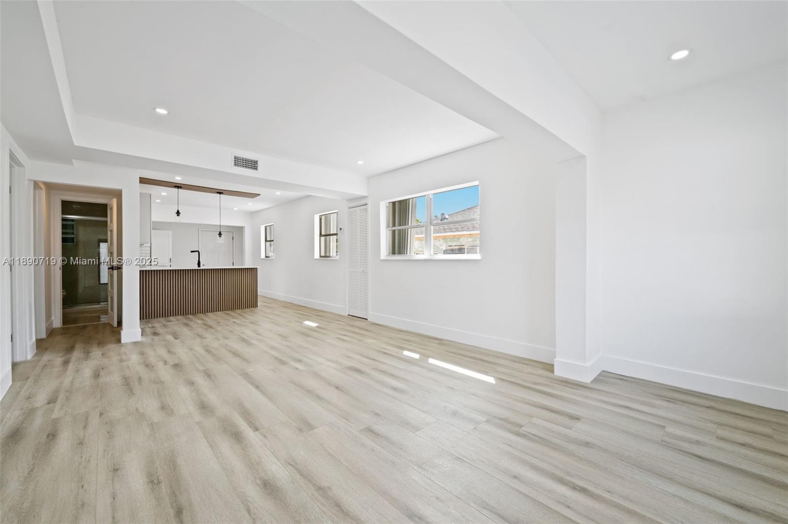 LIBERTY CITY - Residential