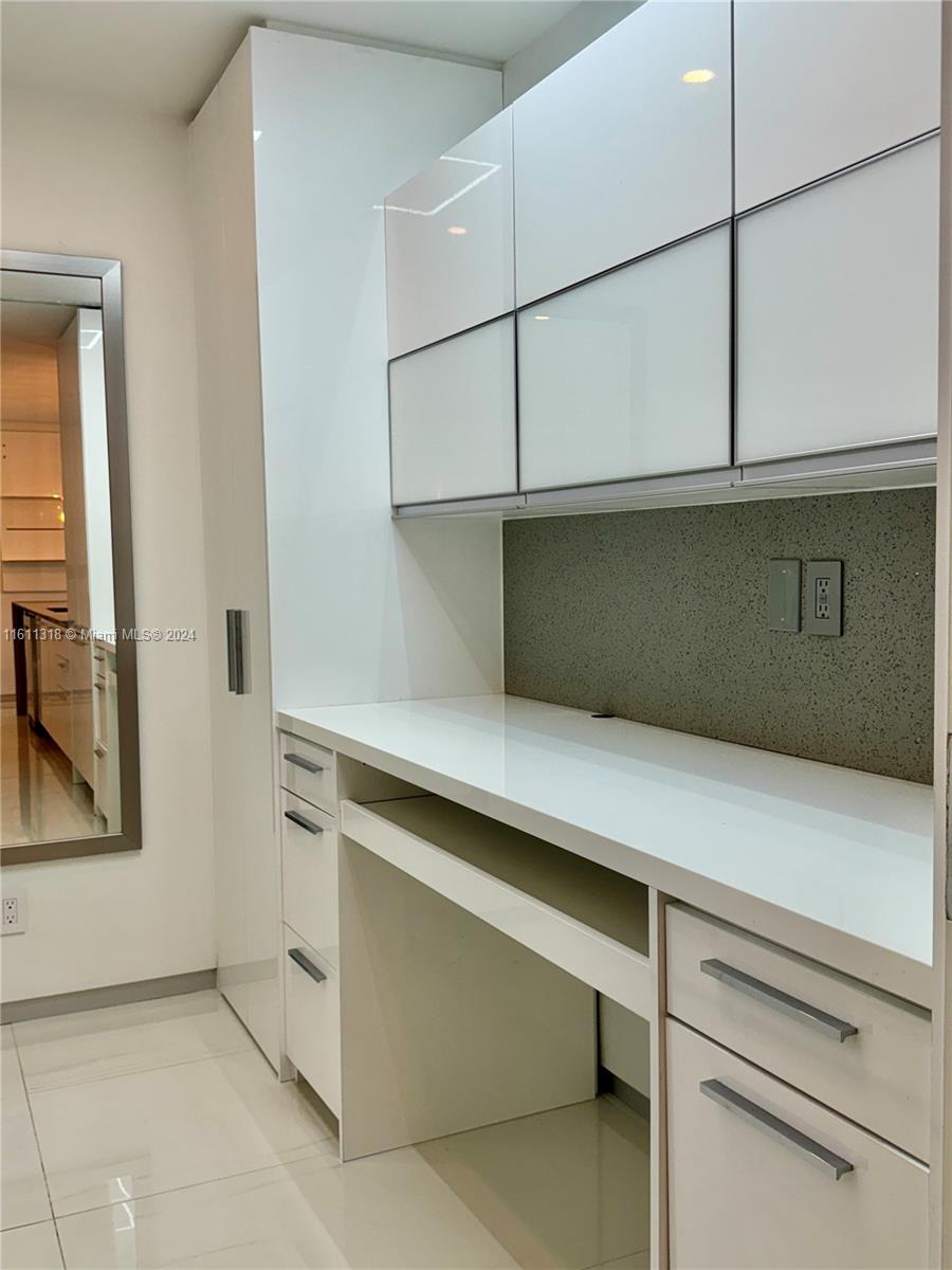 RESIDENCES ON HOLLYWOOD B - Residential