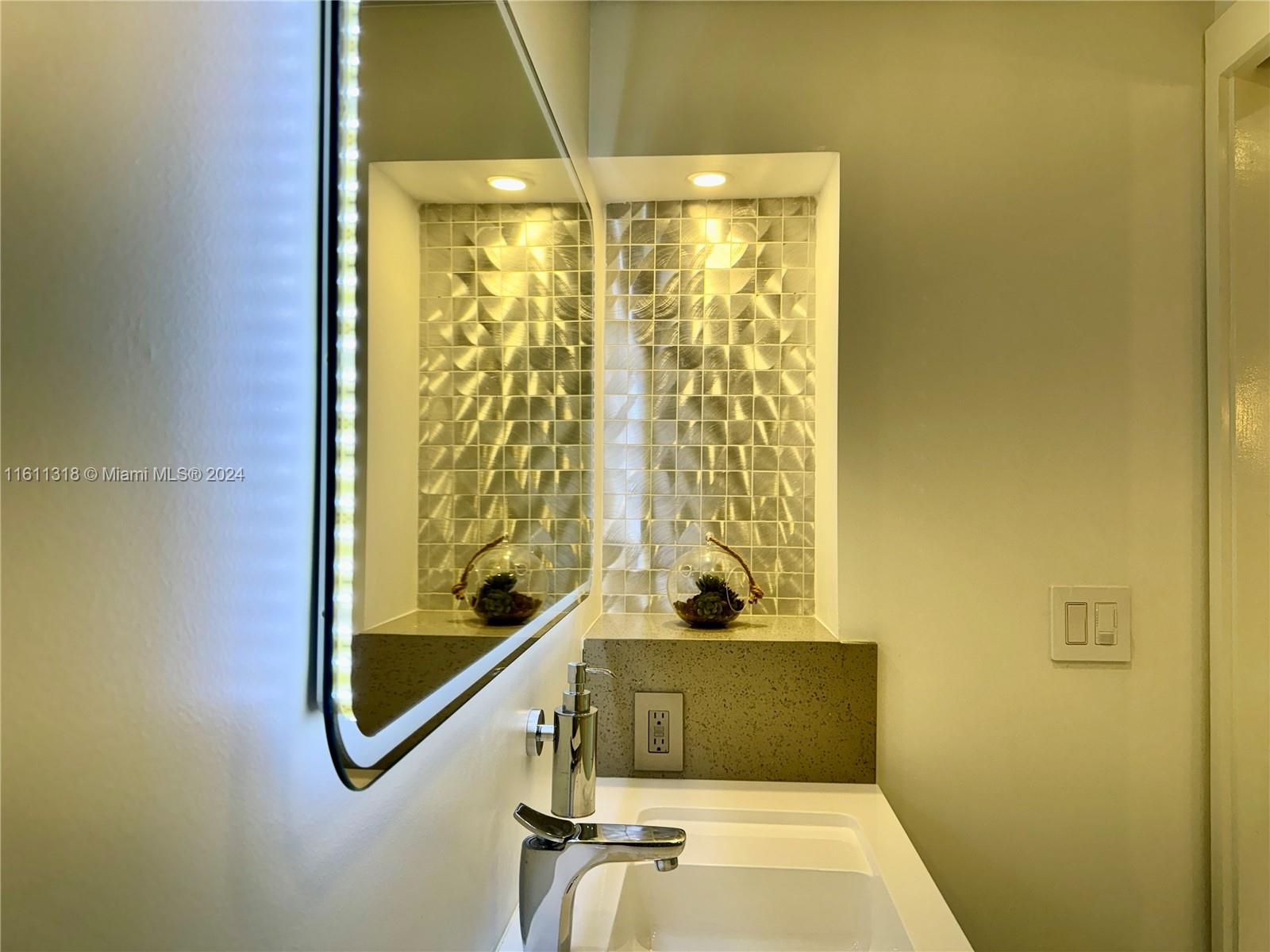 RESIDENCES ON HOLLYWOOD B - Residential