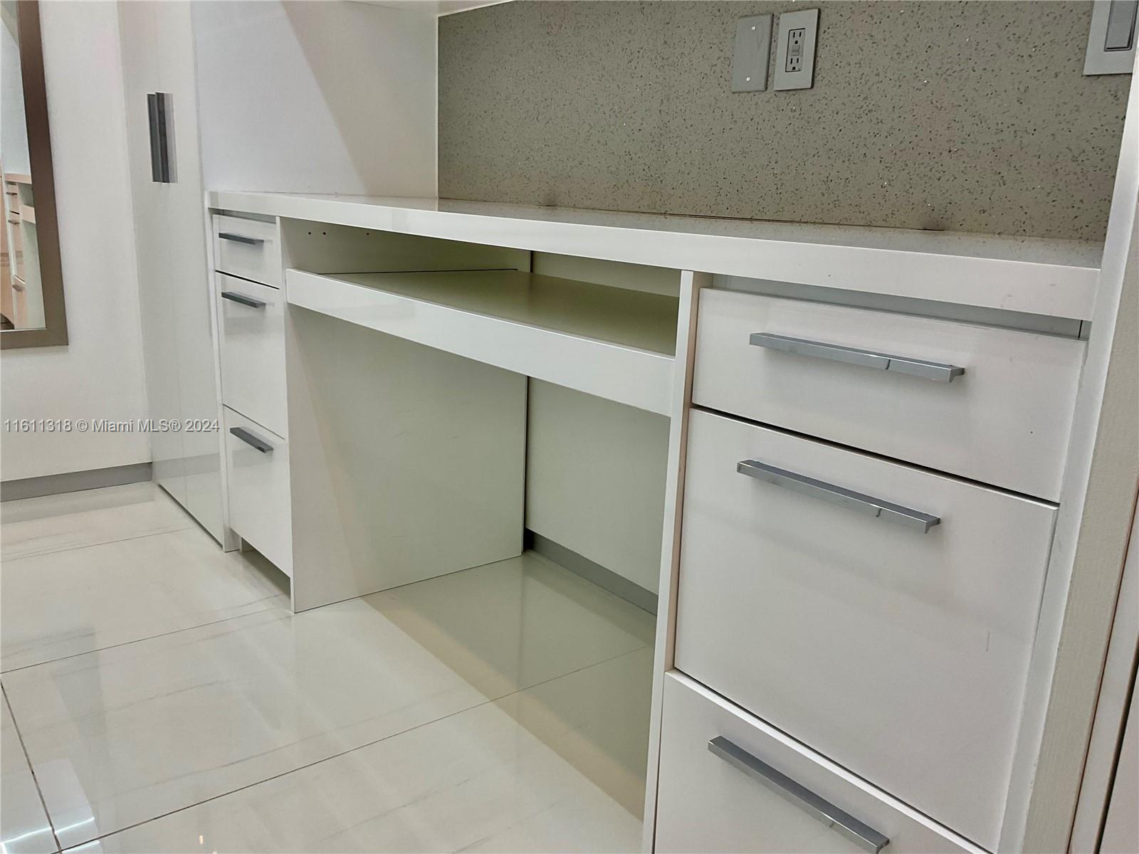 RESIDENCES ON HOLLYWOOD B - Residential