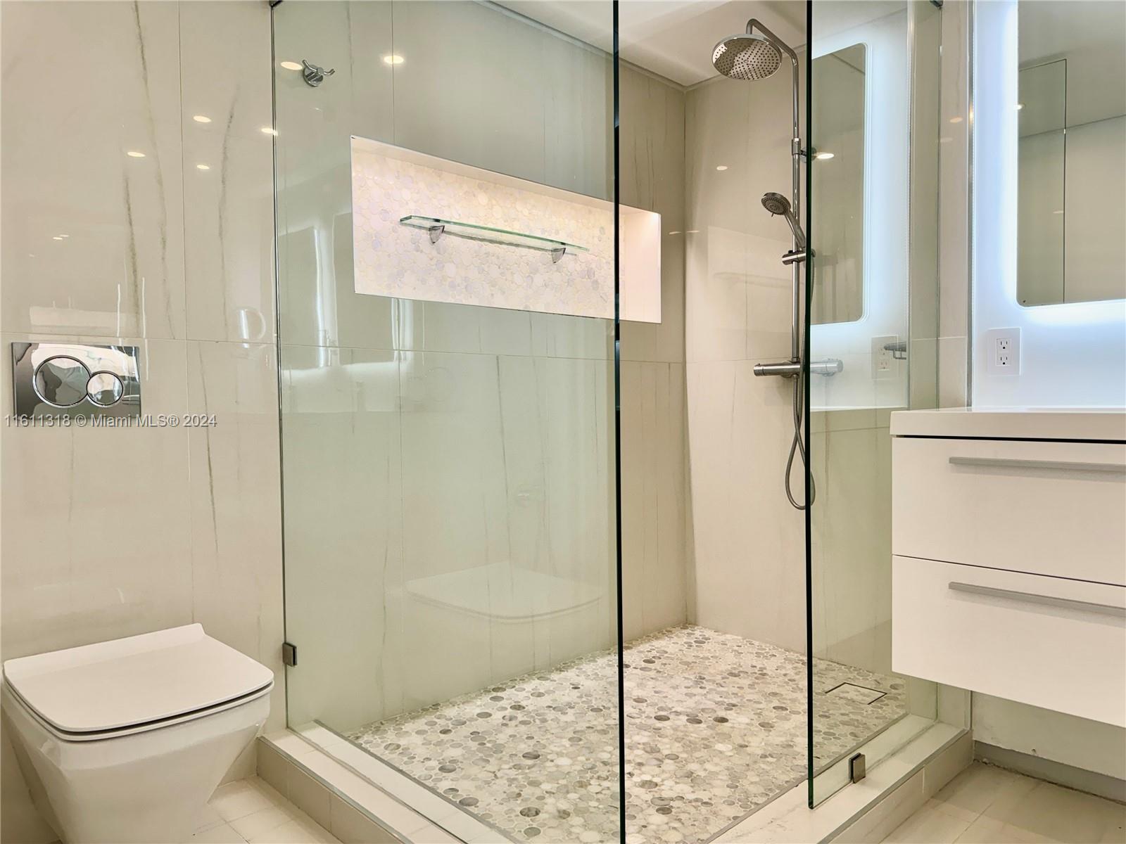 RESIDENCES ON HOLLYWOOD B - Residential