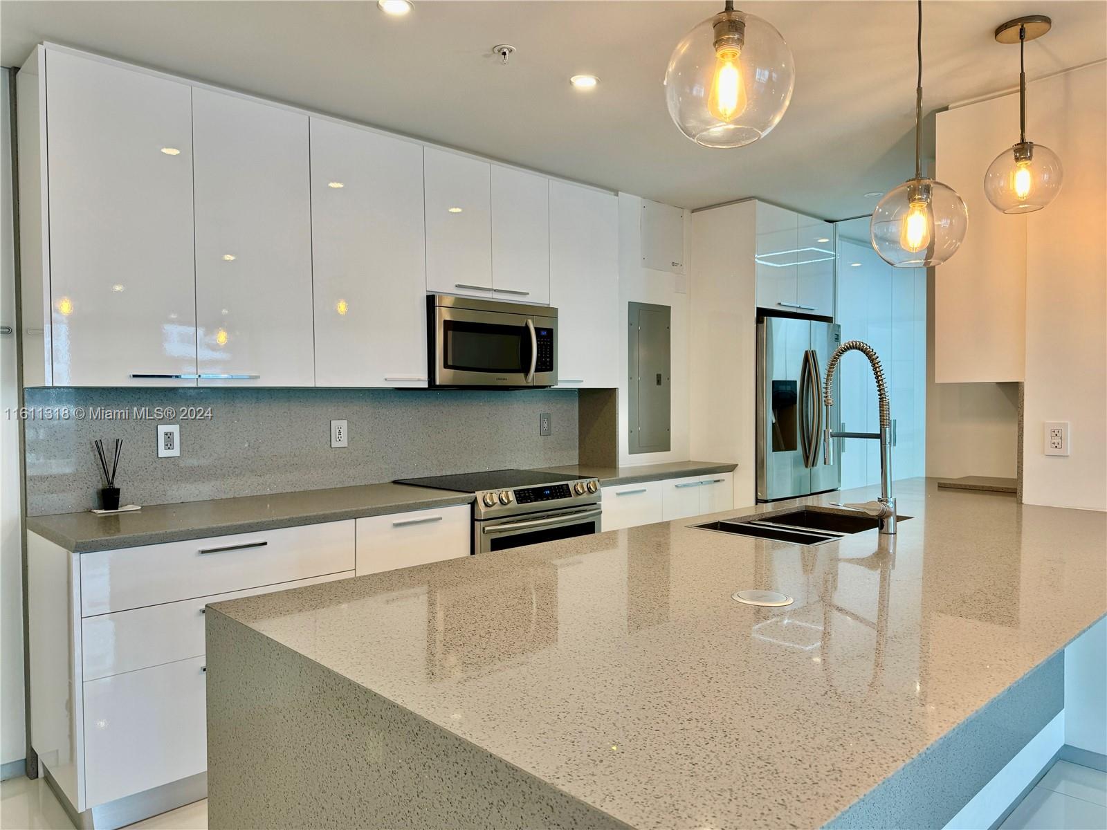 RESIDENCES ON HOLLYWOOD B - Residential