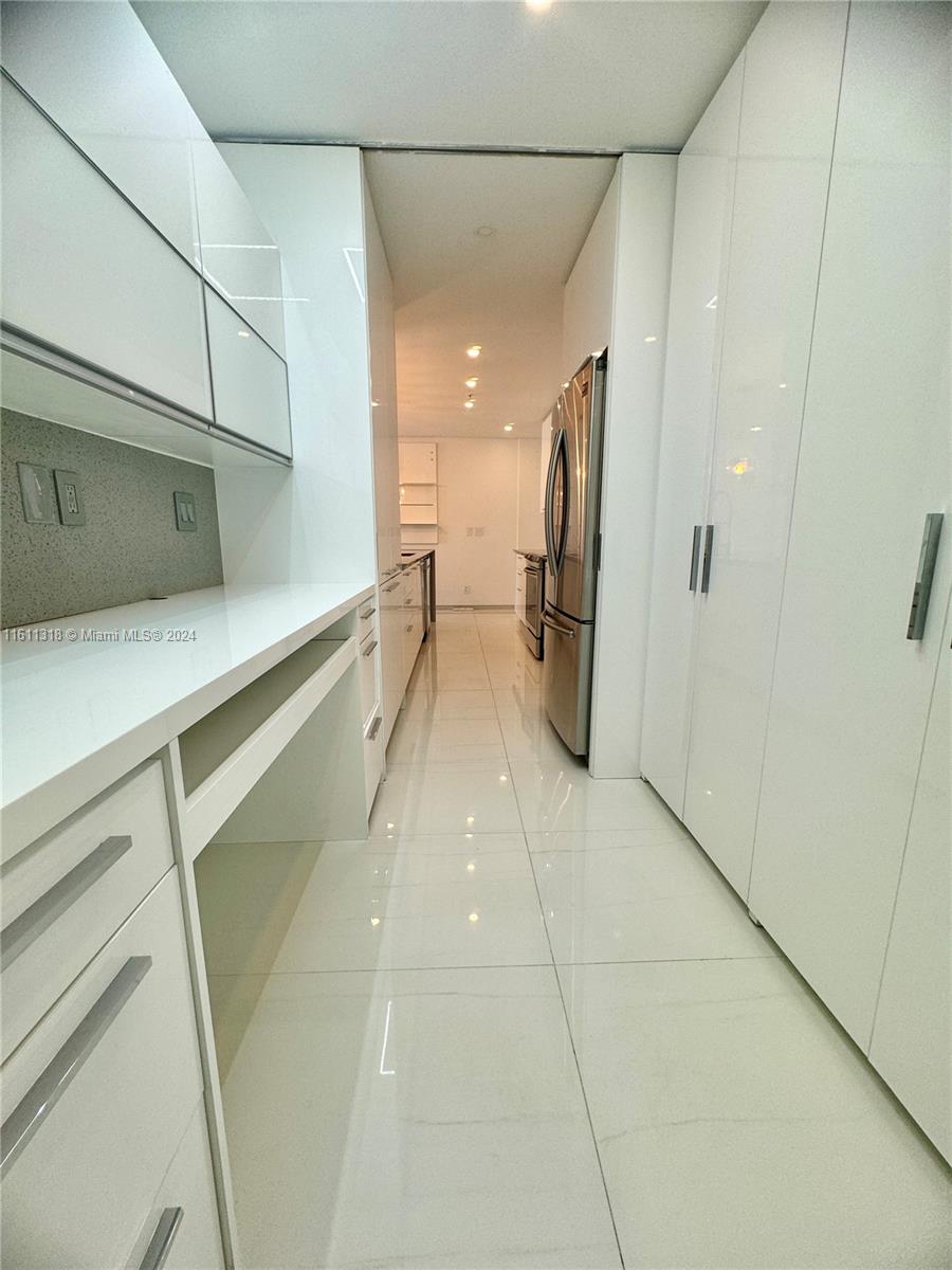 RESIDENCES ON HOLLYWOOD B - Residential