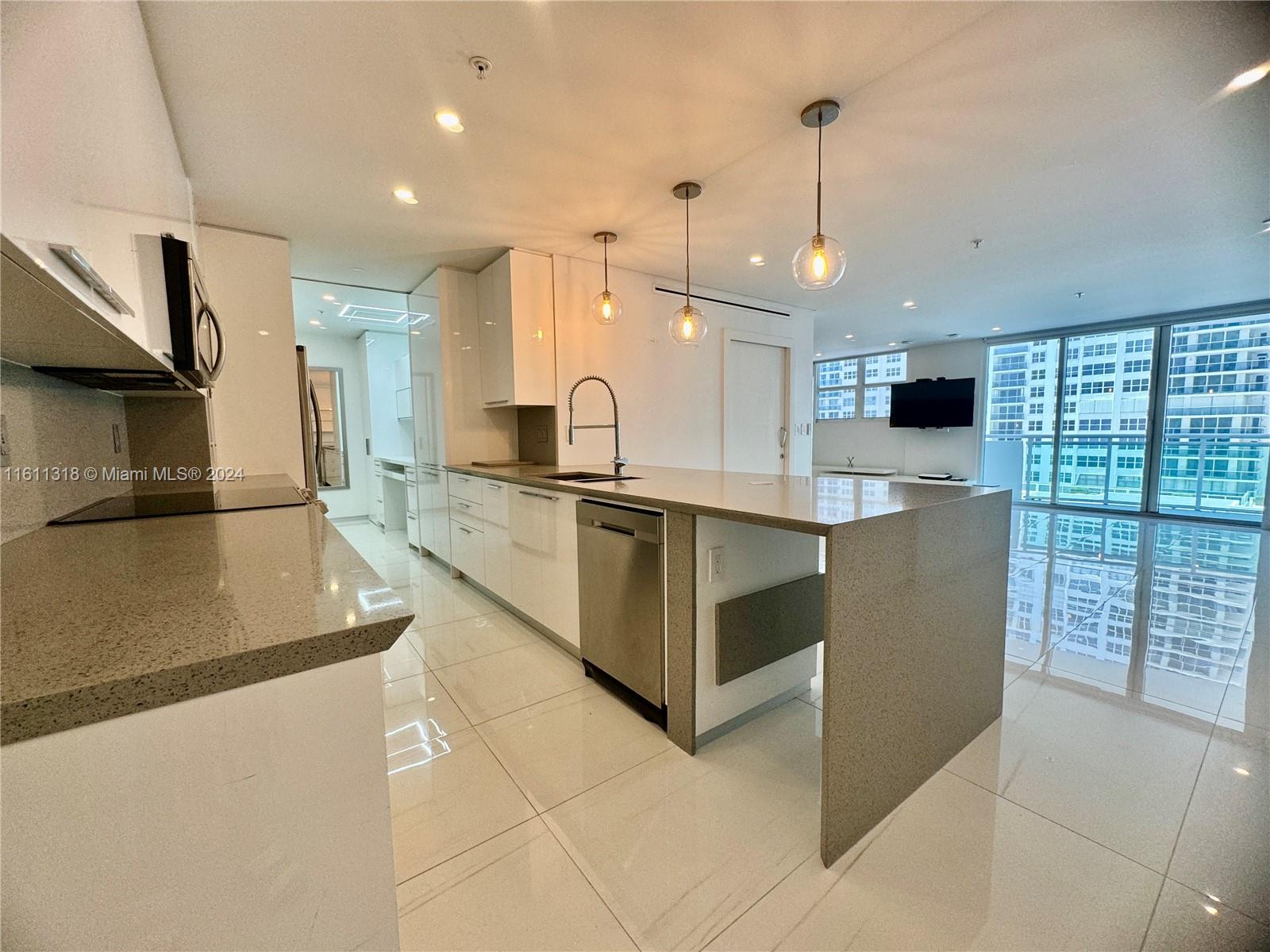 RESIDENCES ON HOLLYWOOD B - Residential