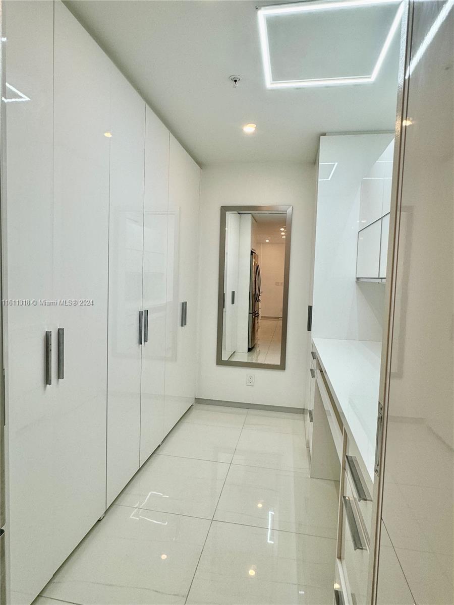 RESIDENCES ON HOLLYWOOD B - Residential