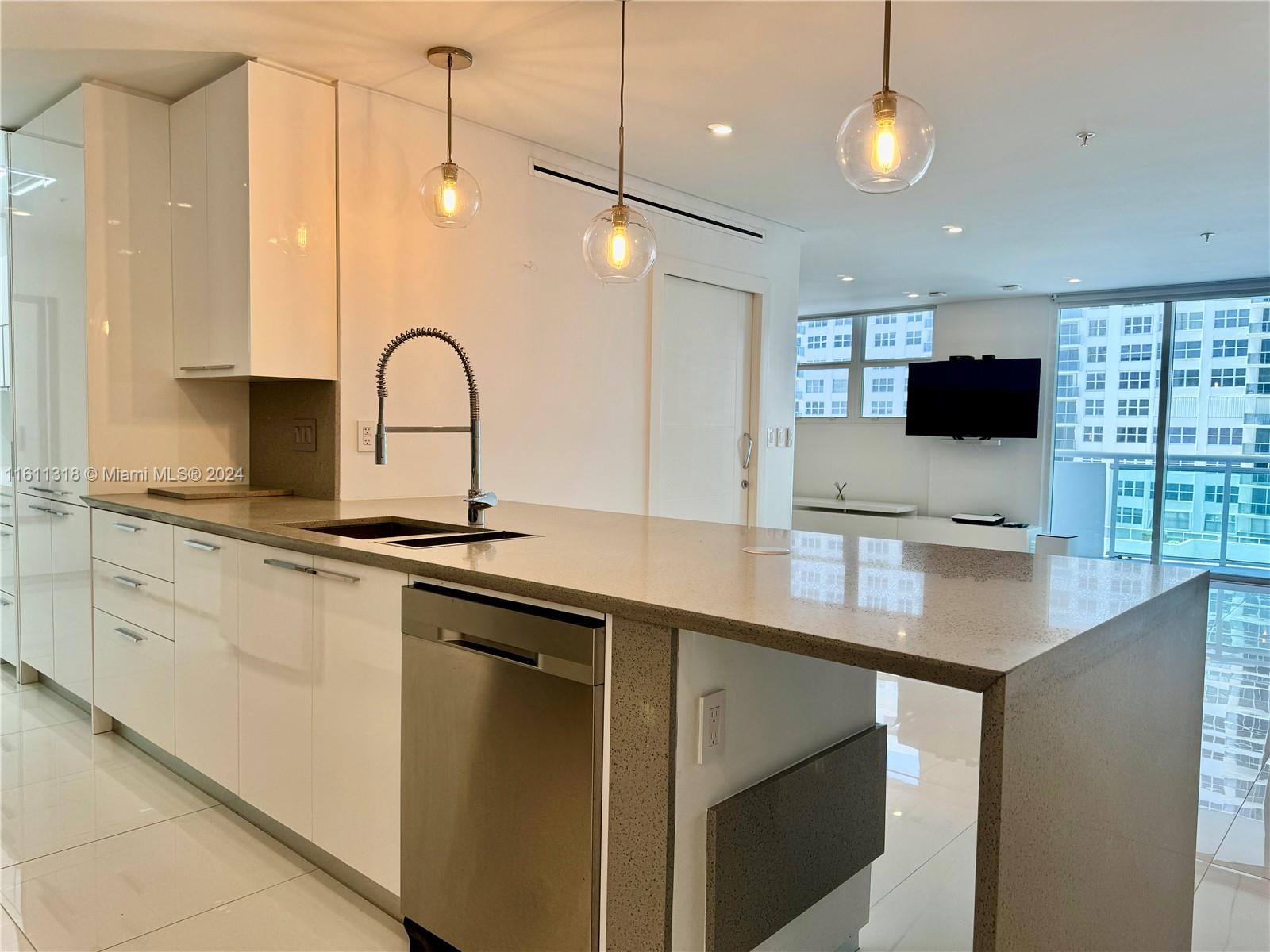 RESIDENCES ON HOLLYWOOD B - Residential