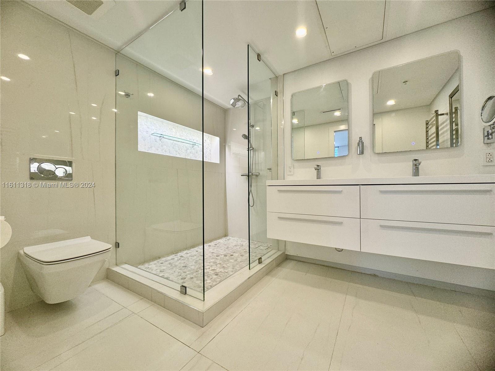 RESIDENCES ON HOLLYWOOD B - Residential