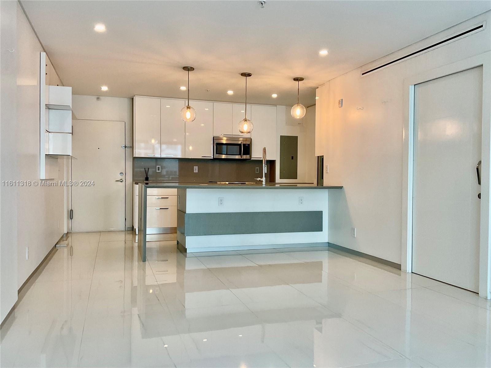 RESIDENCES ON HOLLYWOOD B - Residential