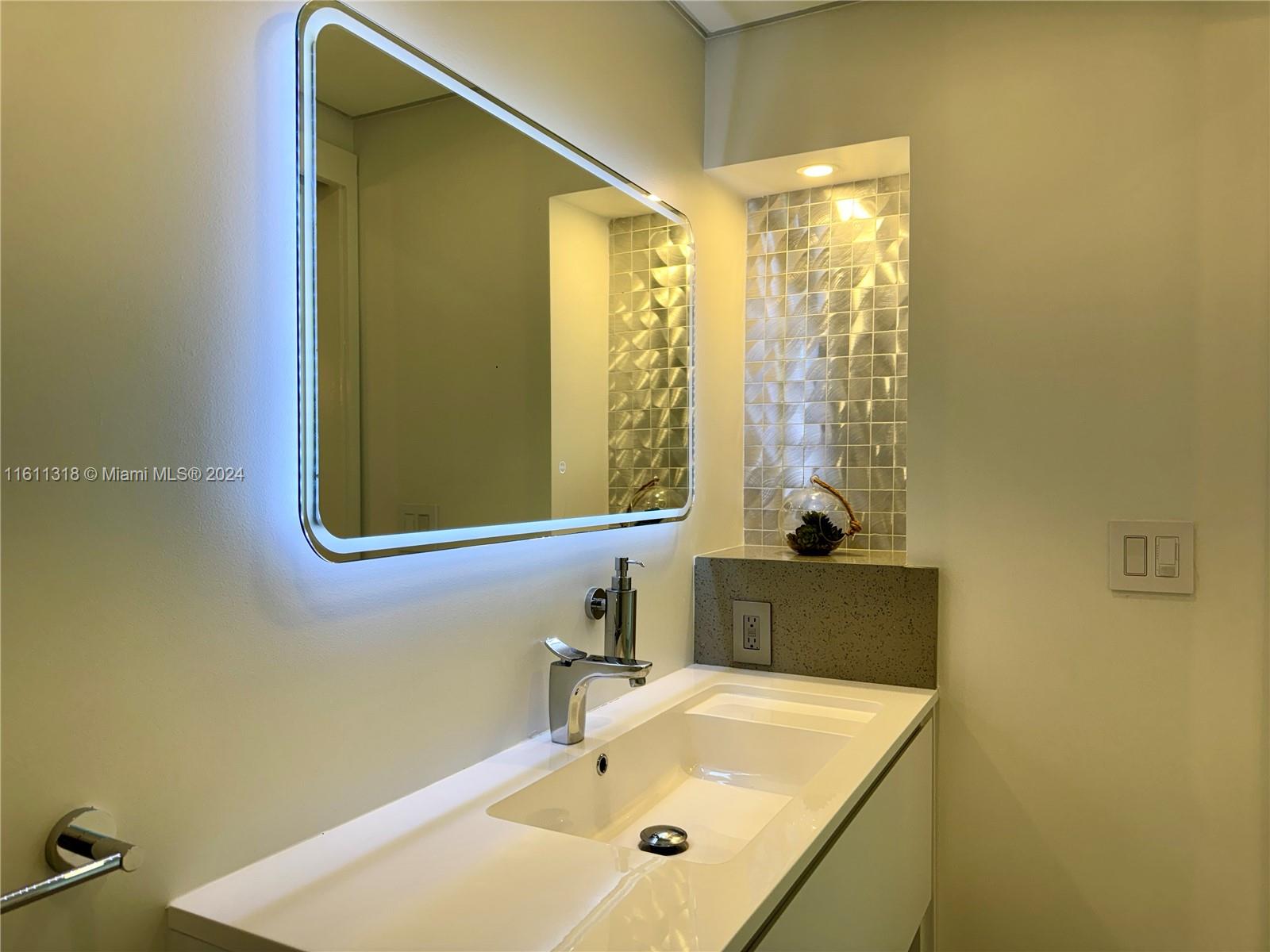 RESIDENCES ON HOLLYWOOD B - Residential