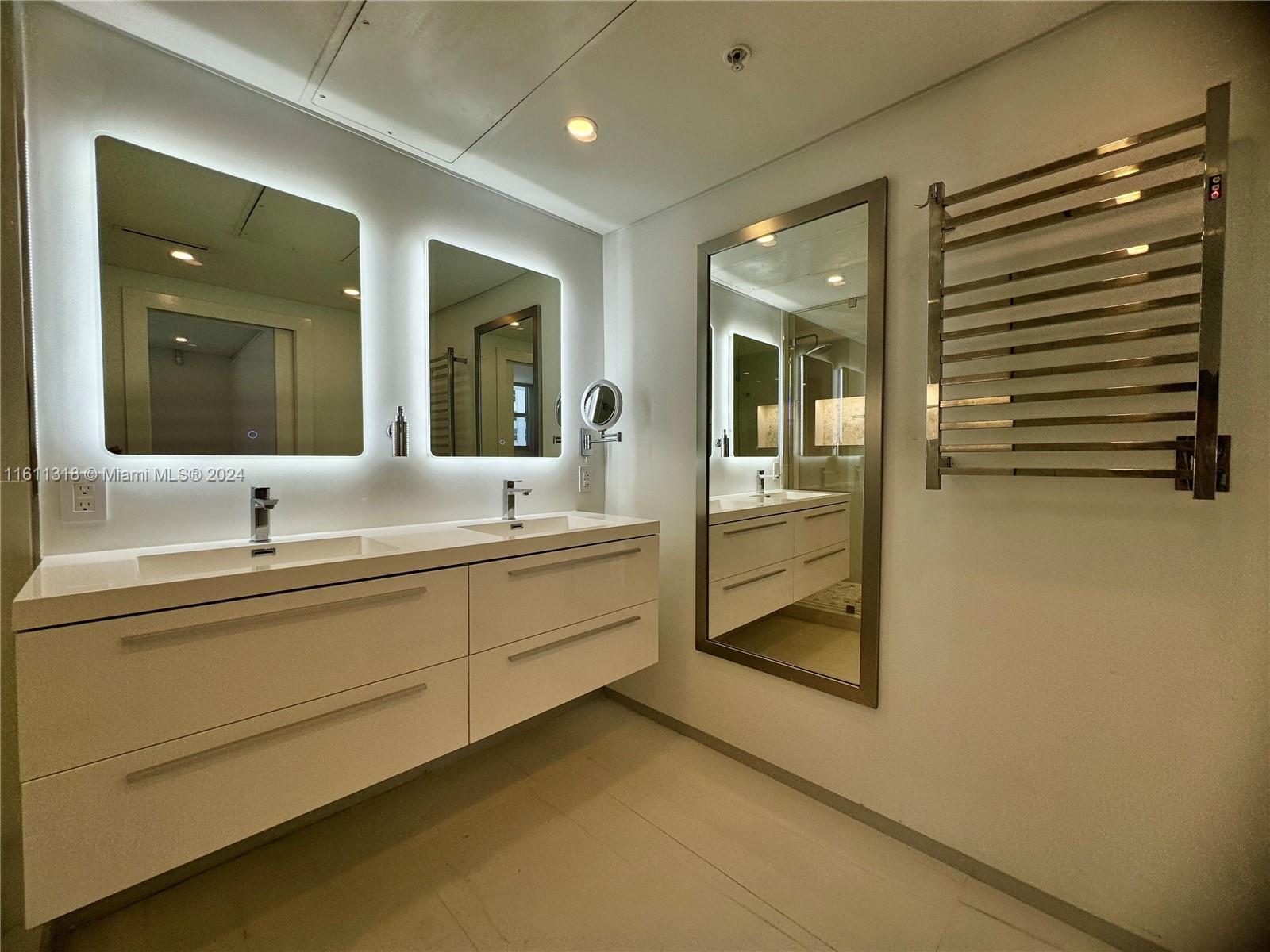 RESIDENCES ON HOLLYWOOD B - Residential