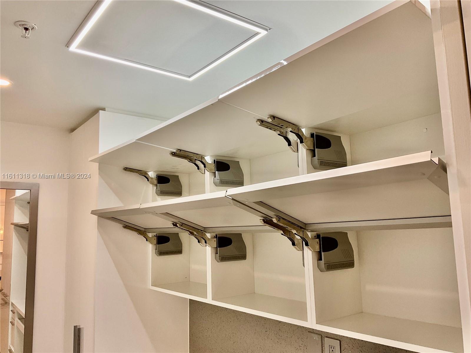 RESIDENCES ON HOLLYWOOD B - Residential