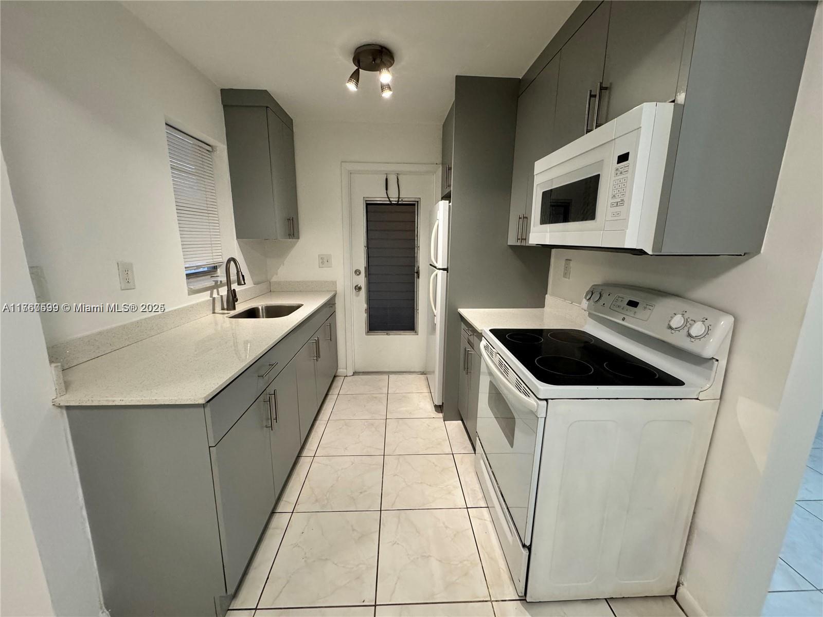 2005 Jefferson St 205, Hollywood, Broward County, Florida - 2 Bedrooms  
2 Bathrooms - 