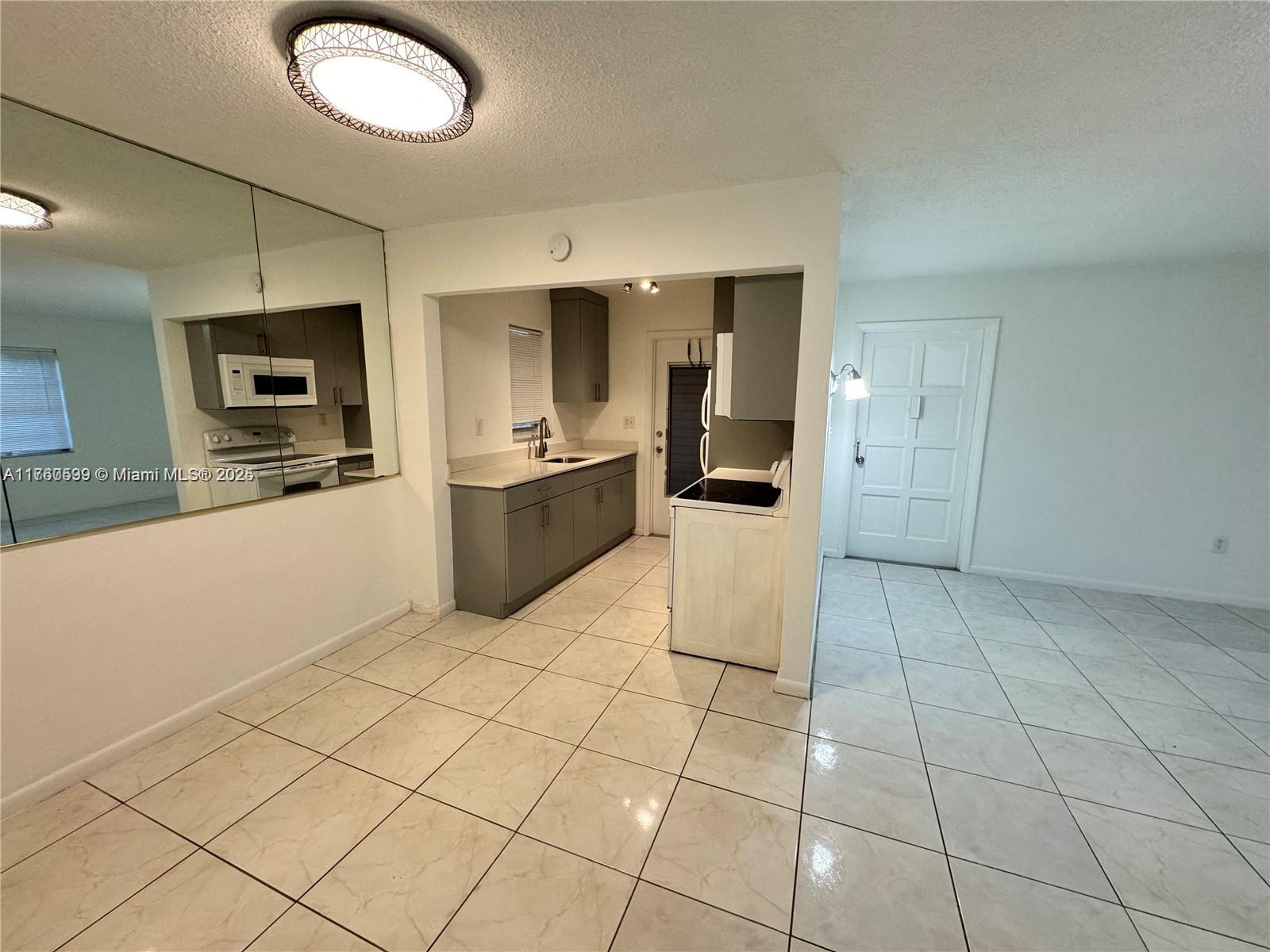 2005 Jefferson St 205