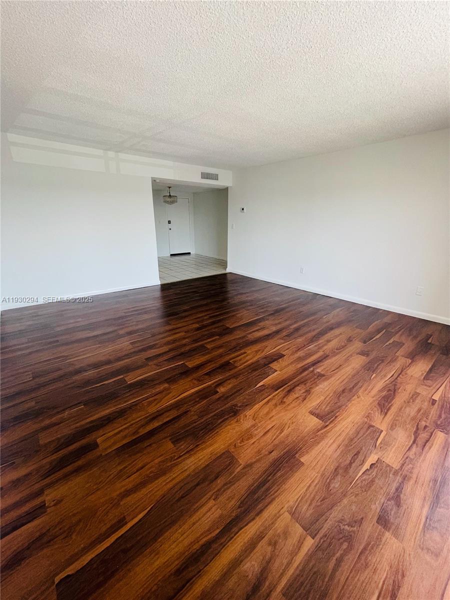 TOWN SQUARE CONDO - Residential Lease