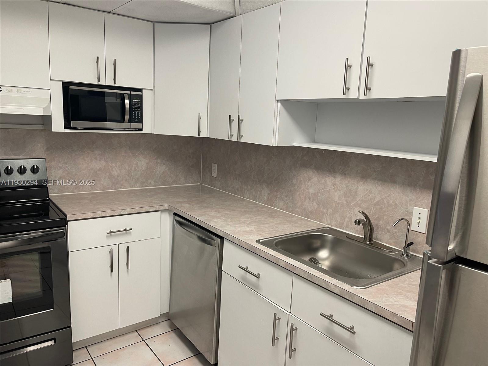 TOWN SQUARE CONDO - Residential Lease