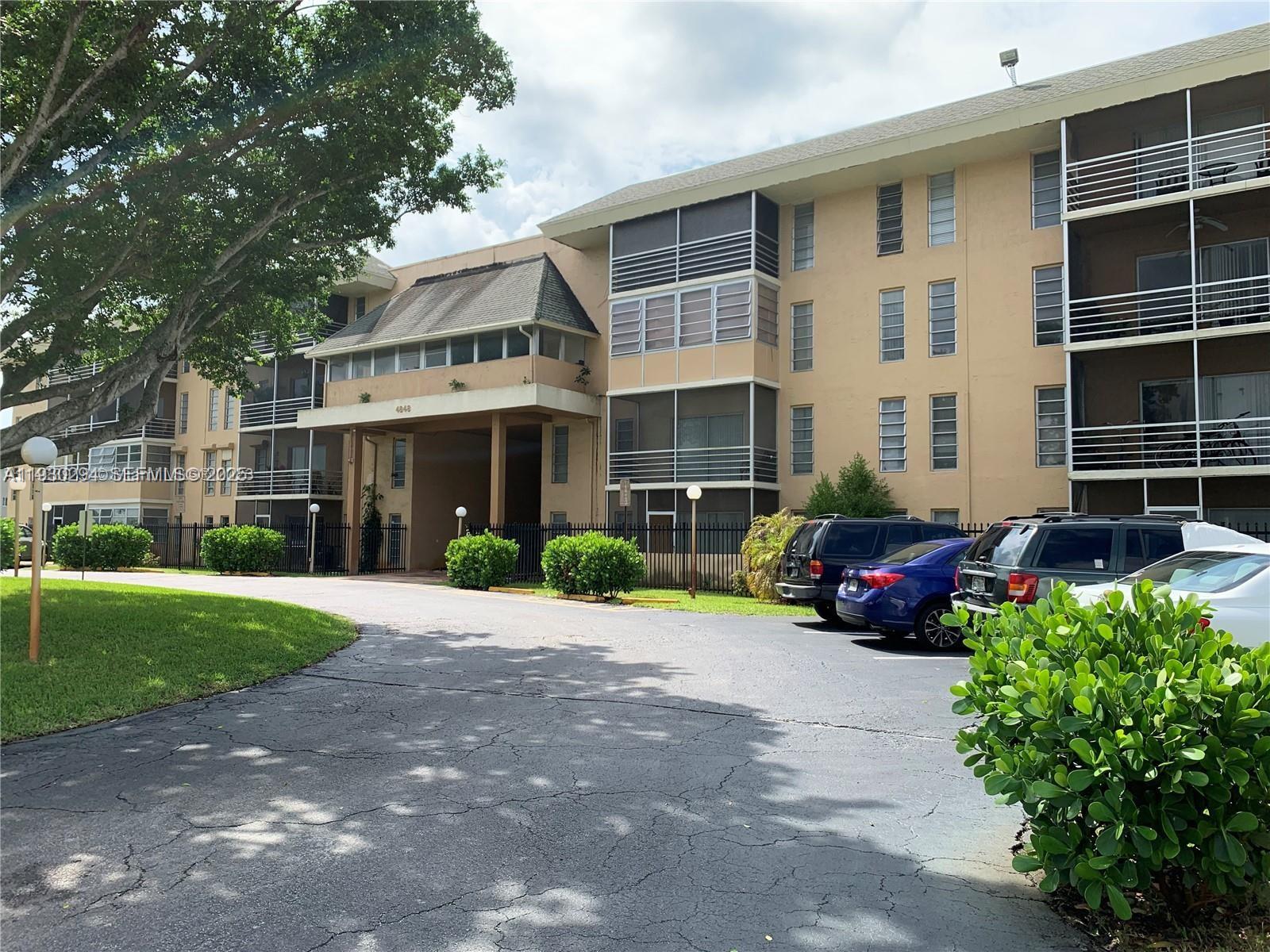 TOWN SQUARE CONDO - Residential Lease