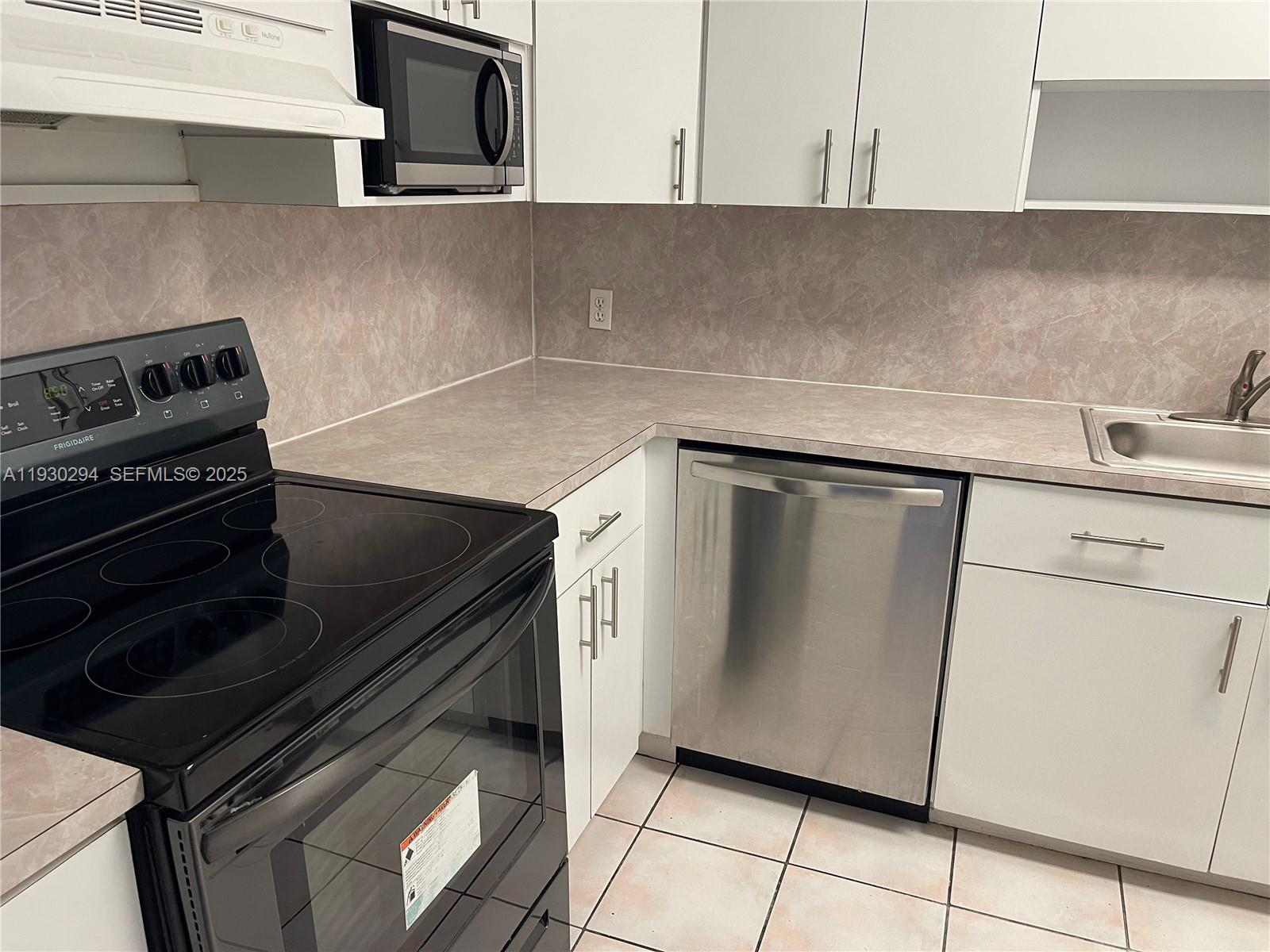 TOWN SQUARE CONDO - Residential Lease