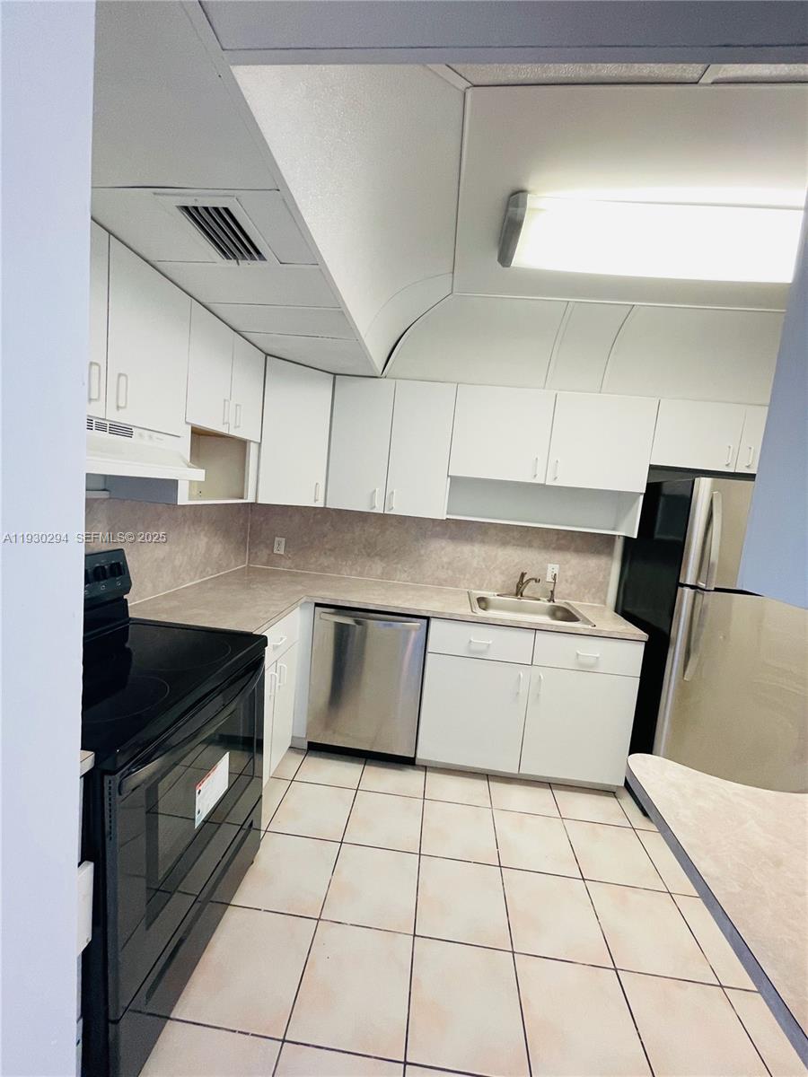 TOWN SQUARE CONDO - Residential Lease