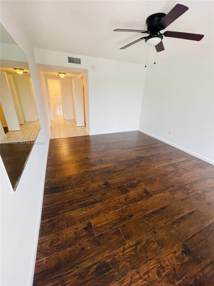 TOWN SQUARE CONDO - Residential Lease