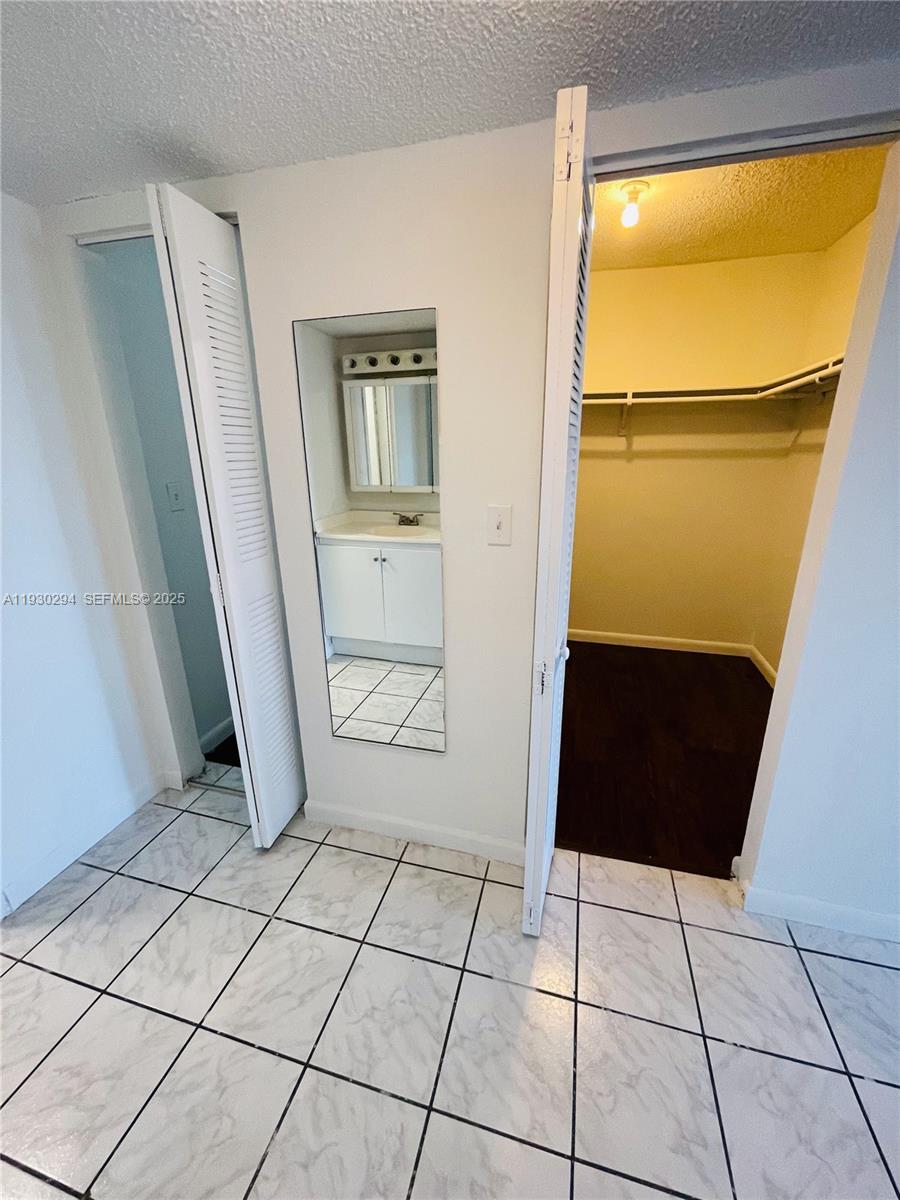 TOWN SQUARE CONDO - Residential Lease