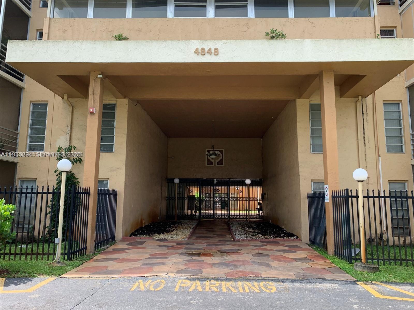 TOWN SQUARE CONDO - Residential Lease