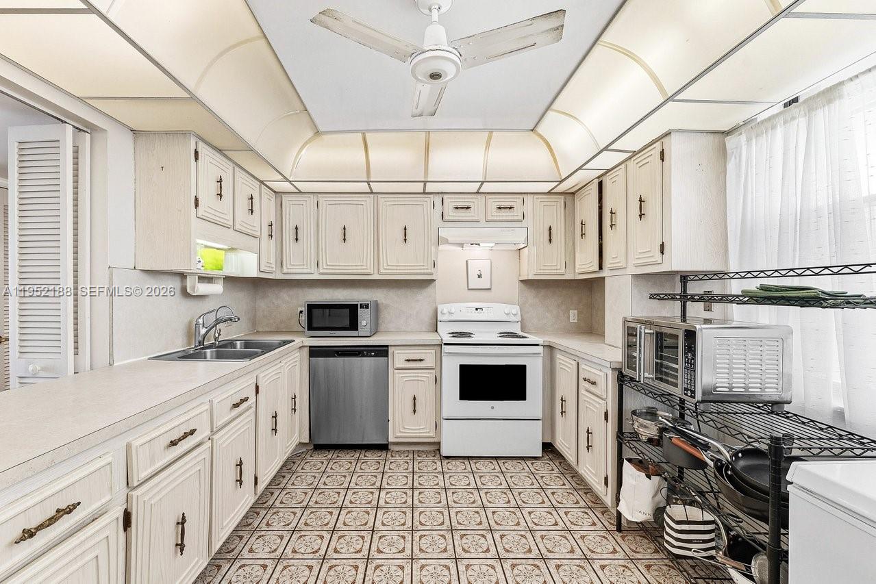 JUNO BY THE SEA NORTH THE - Residential