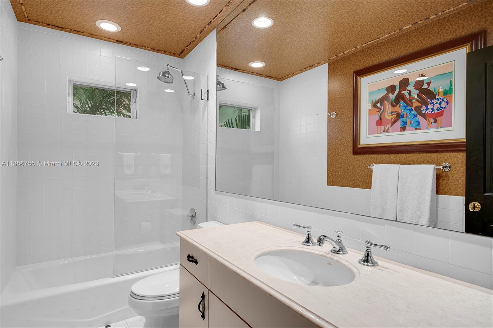 BAYSHORE VILLAS - Residential