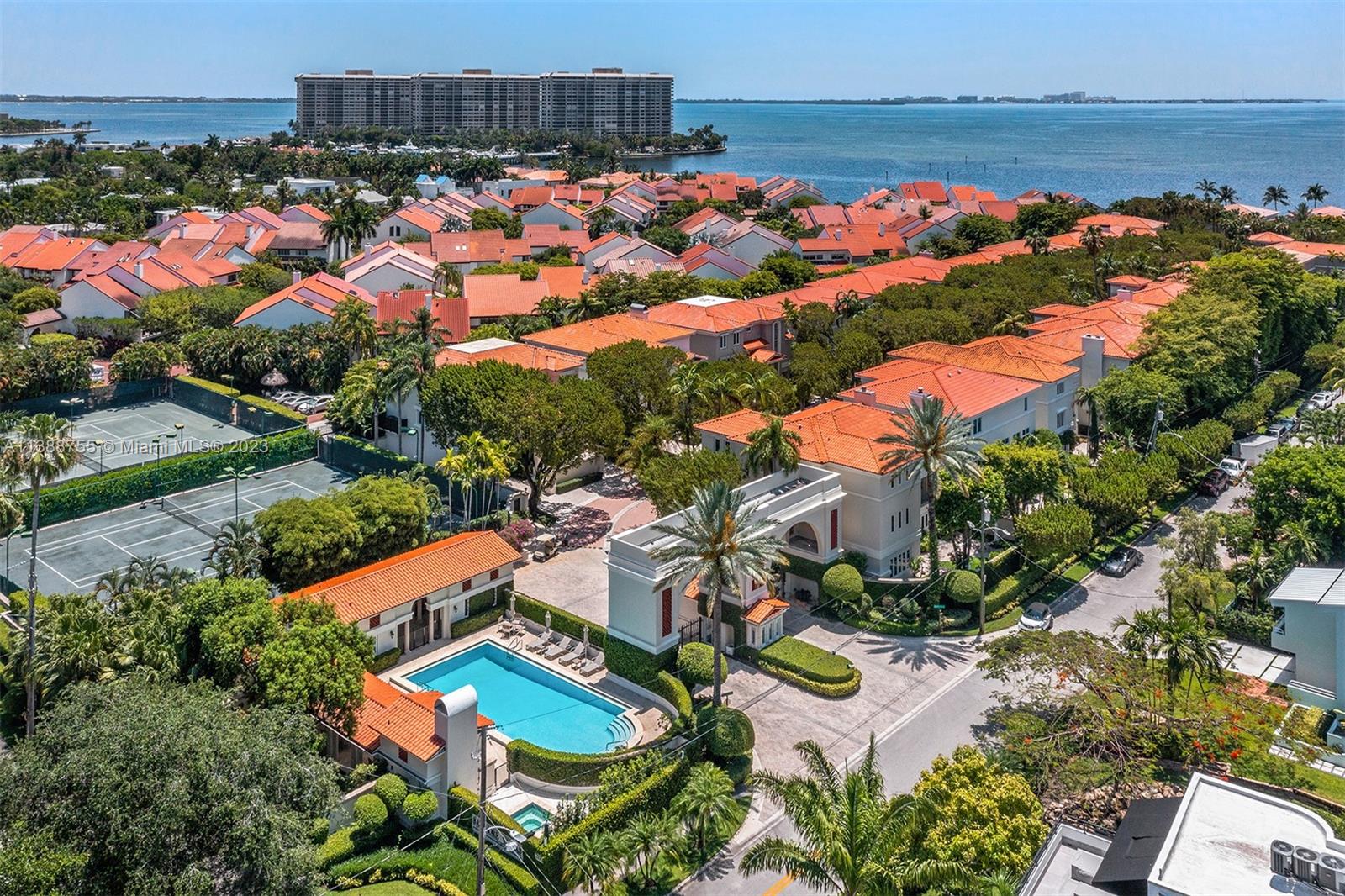 BAYSHORE VILLAS - Residential