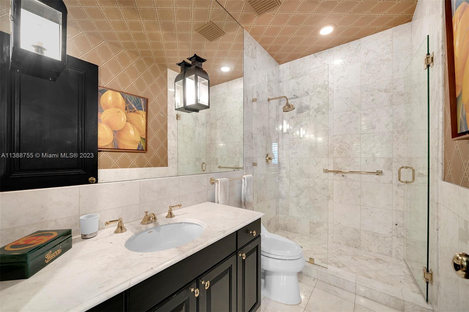 BAYSHORE VILLAS - Residential