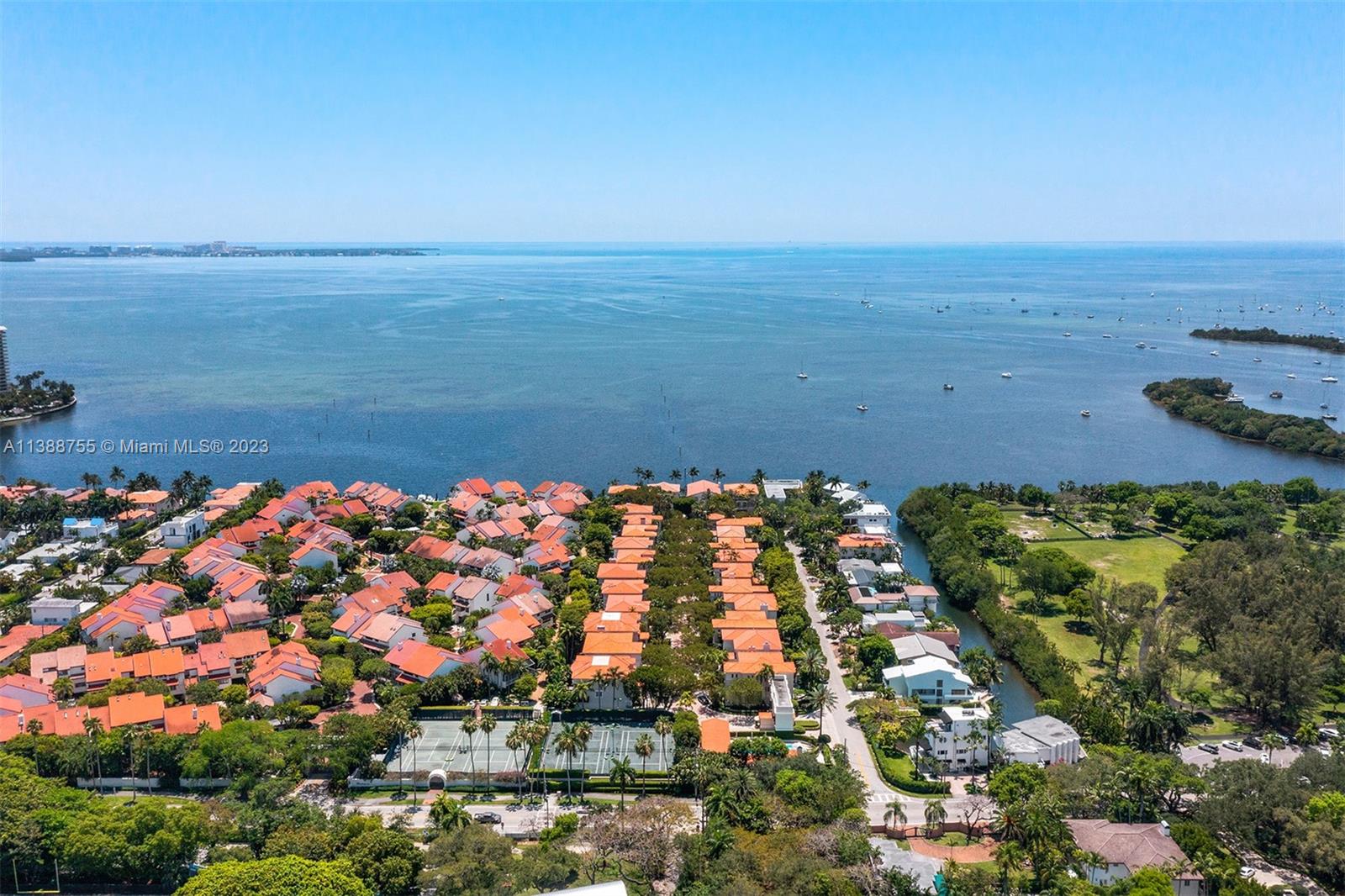 BAYSHORE VILLAS - Residential