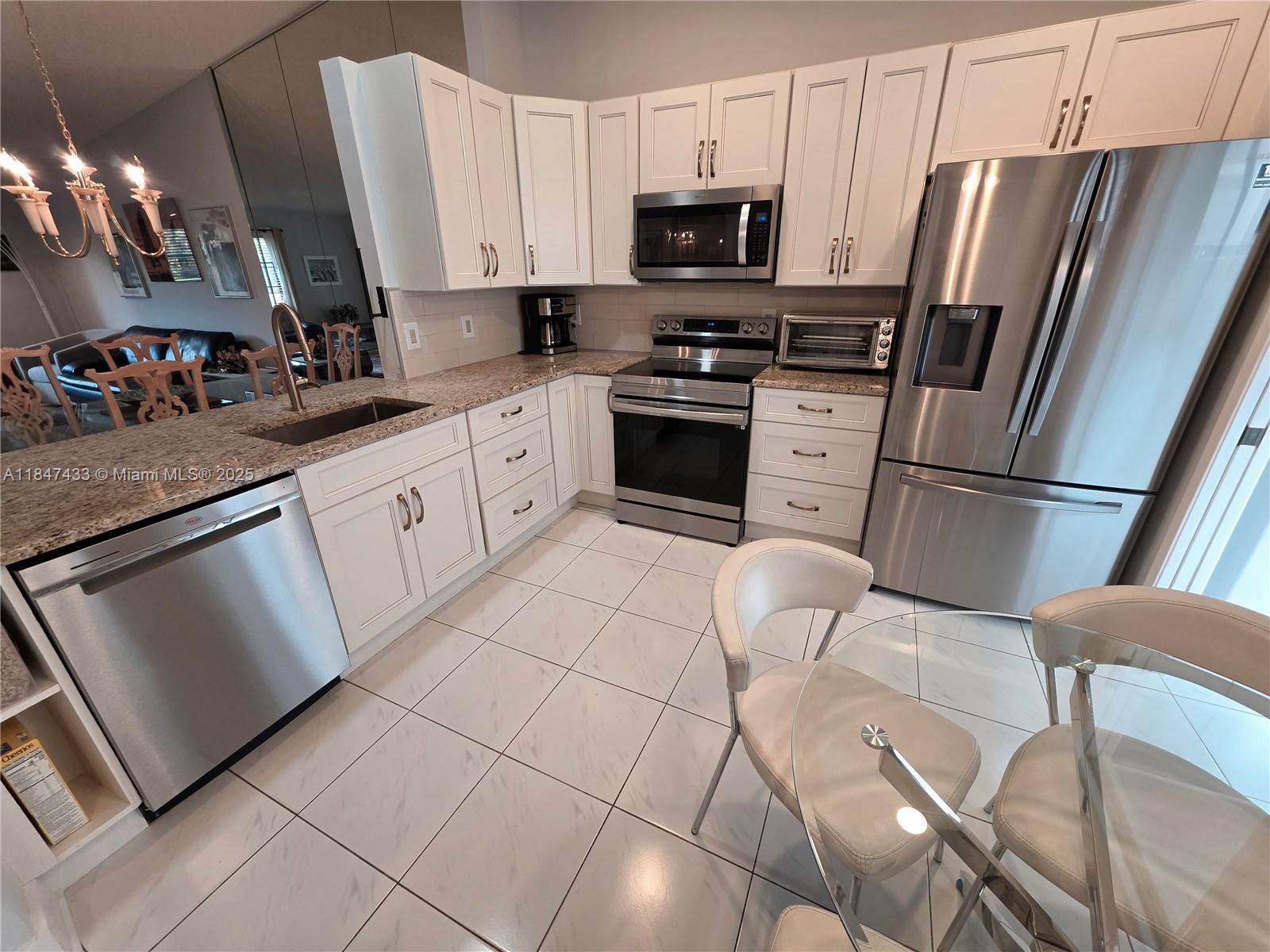 HUNTINGTON POINTE - Residential