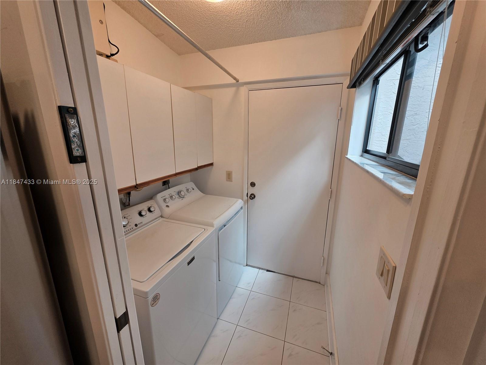 HUNTINGTON POINTE - Residential