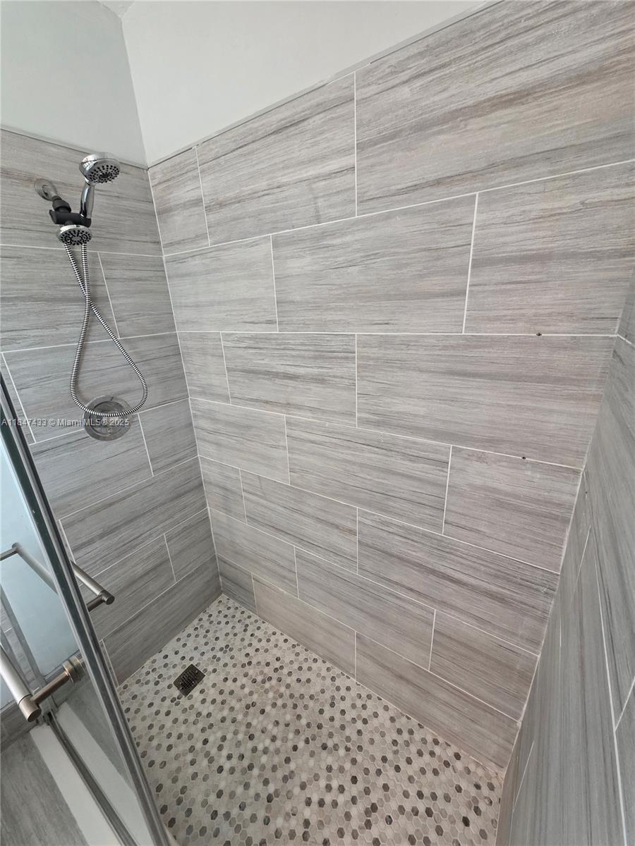 HUNTINGTON POINTE - Residential