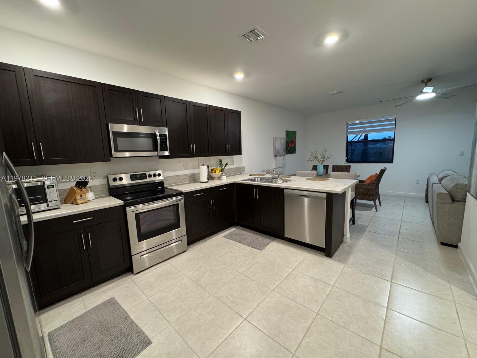 ENCLAVE SOUTH PHASE 1 - Residential