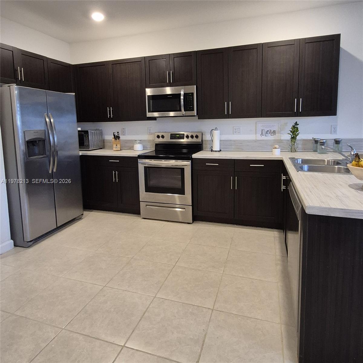 ENCLAVE SOUTH PHASE 1 - Residential