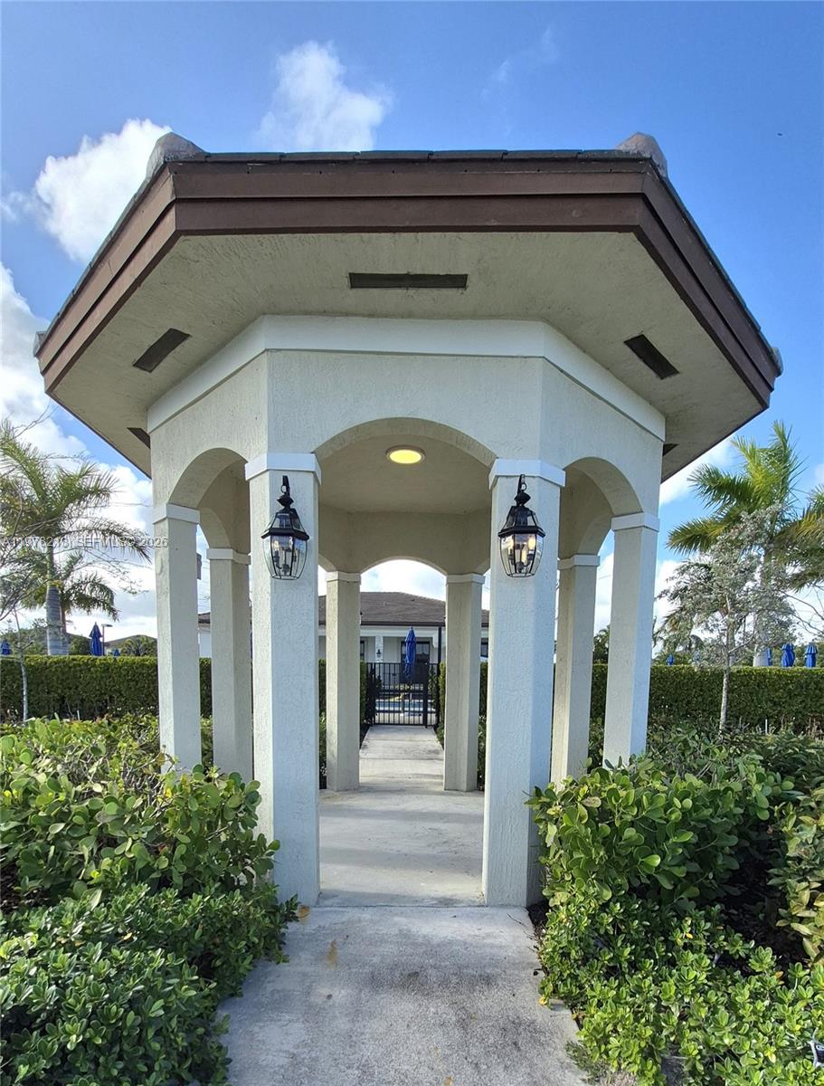 ENCLAVE SOUTH PHASE 1 - Residential