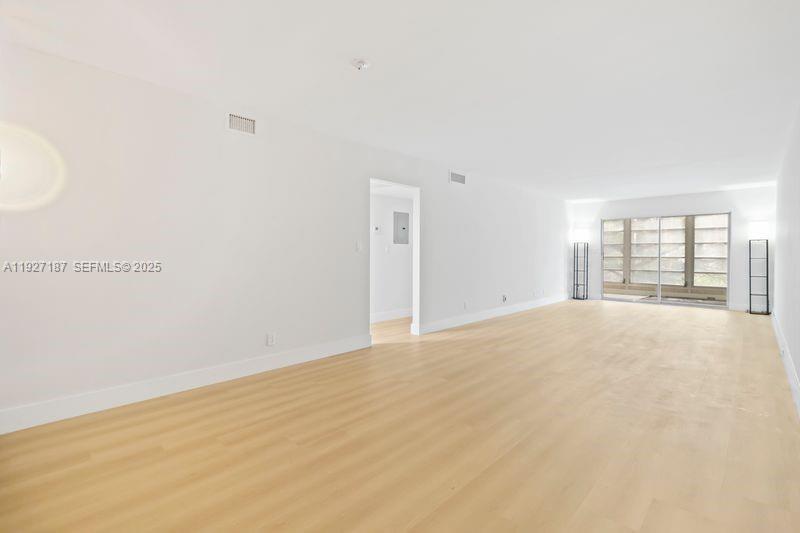 ELEUTHERA VILLAGE E CONDO - Residential