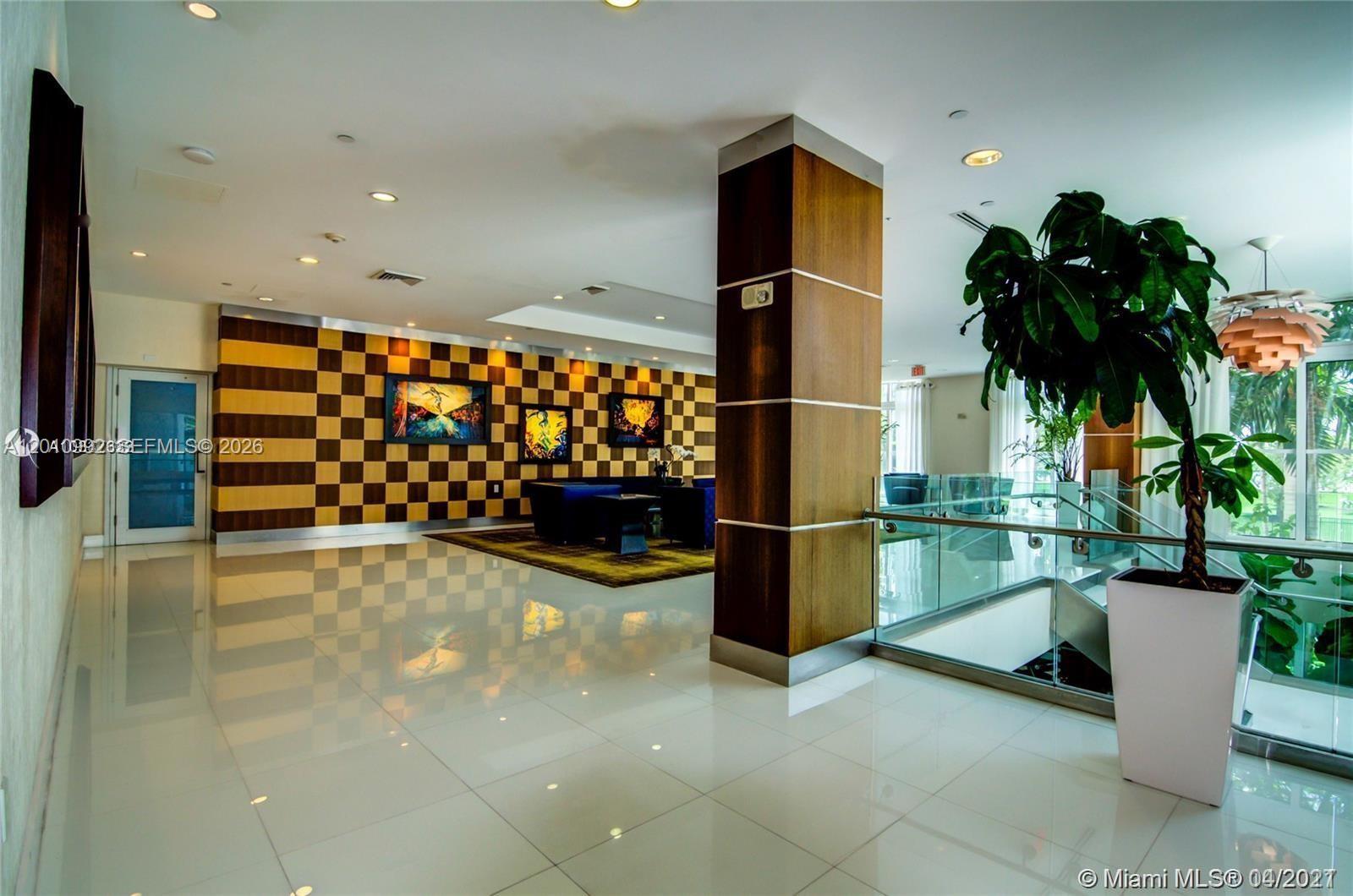 1800 N Bayshore Dr 1604
