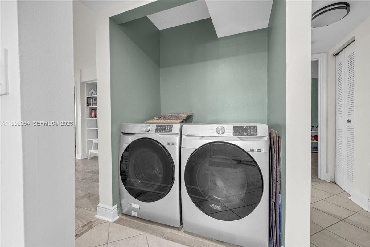 LINCOLN SQUARE CONDO - Residential