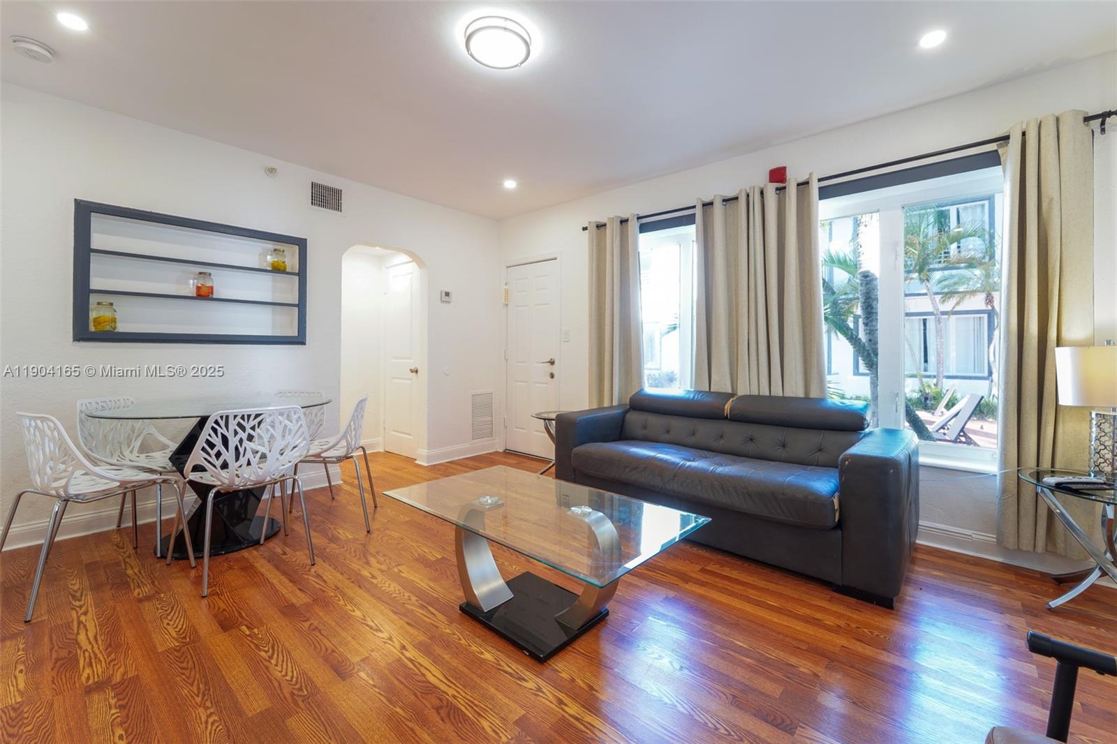 1538 Jefferson Ave 8