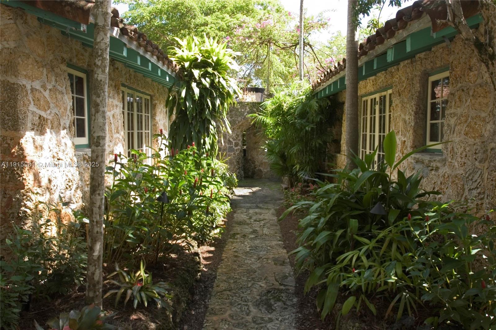 GRANADA - Residential