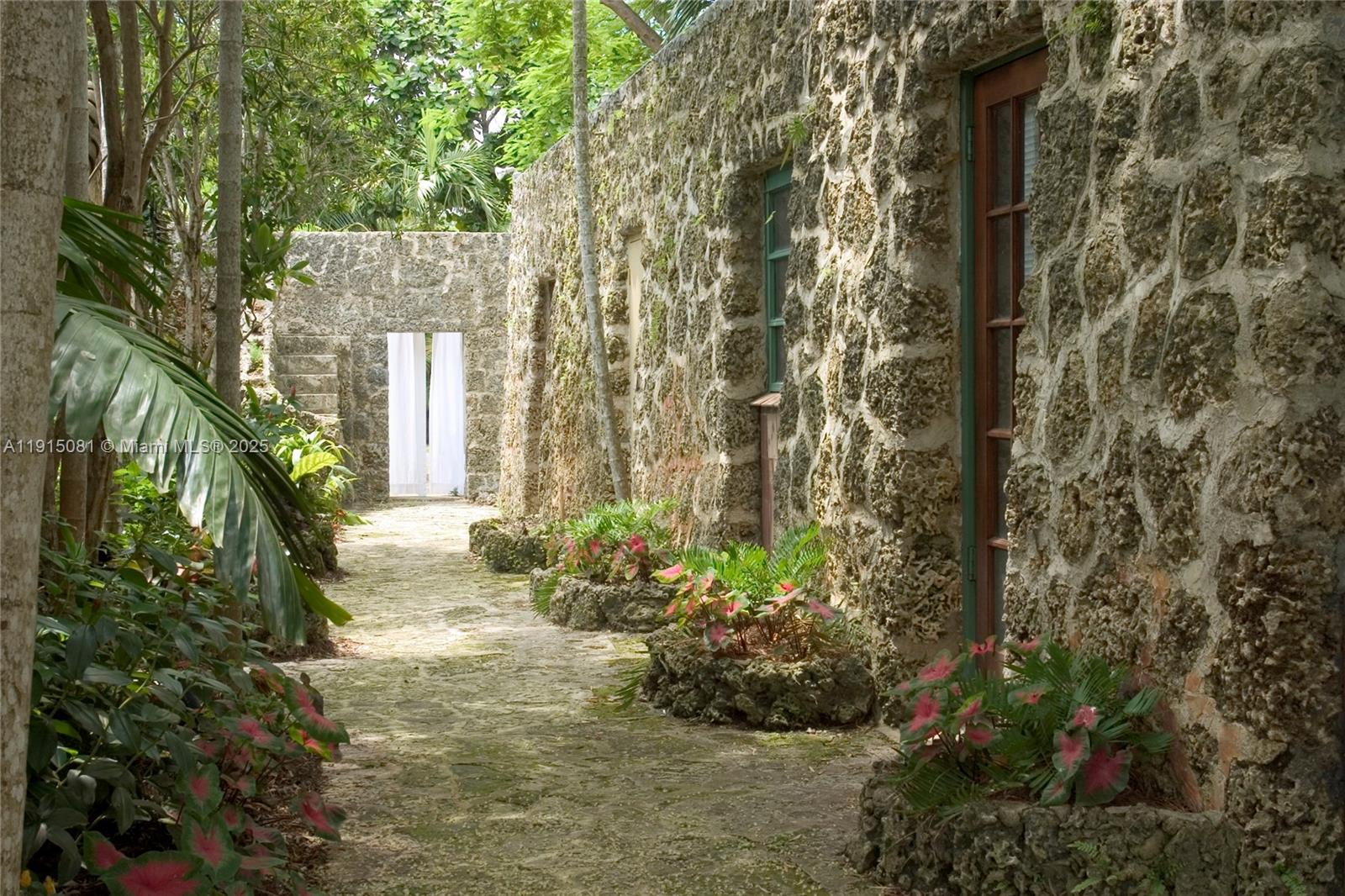 GRANADA - Residential