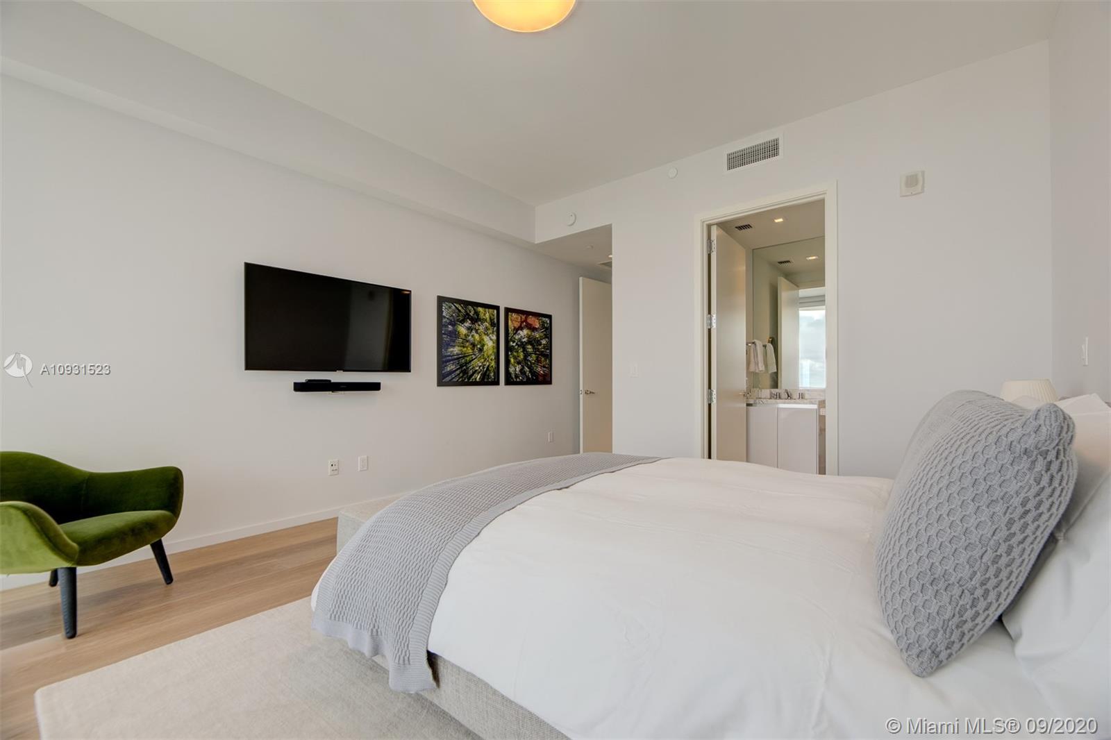 JADE SIGNATURE CONDO - Residential