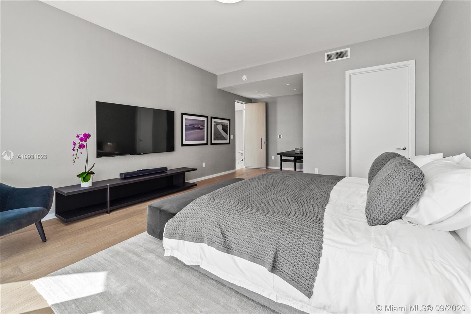 JADE SIGNATURE CONDO - Residential