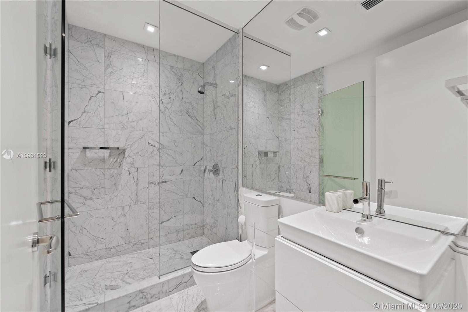 JADE SIGNATURE CONDO - Residential