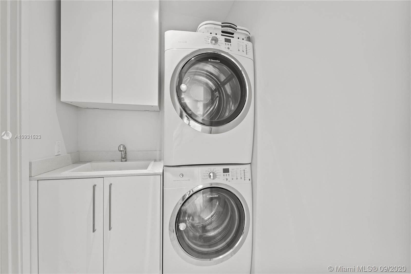 JADE SIGNATURE CONDO - Residential