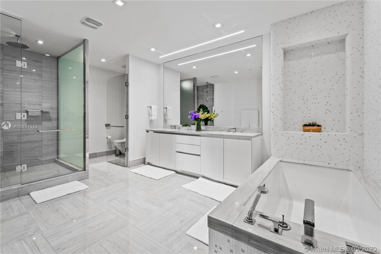 JADE SIGNATURE CONDO - Residential