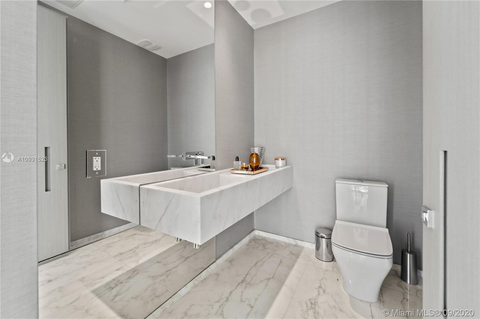 JADE SIGNATURE CONDO - Residential